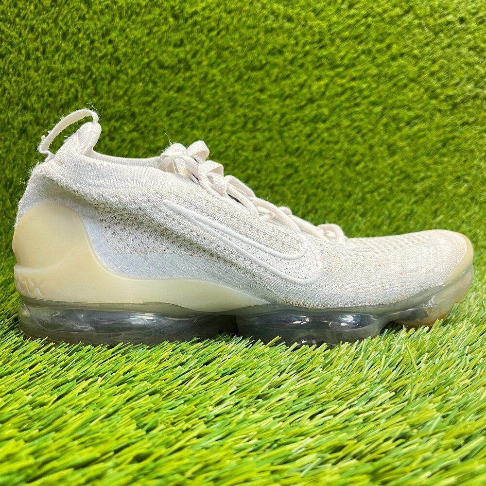 Nike Air VaporMax 2021 Flyknit Womens Size 7.5 White Gray Running Shoes Sneakers